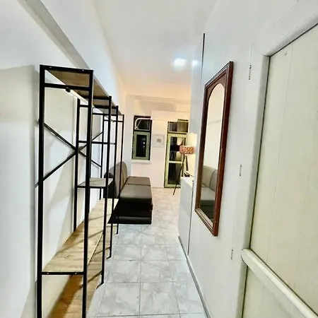 Apartment Cozy Midtown Flat In T2